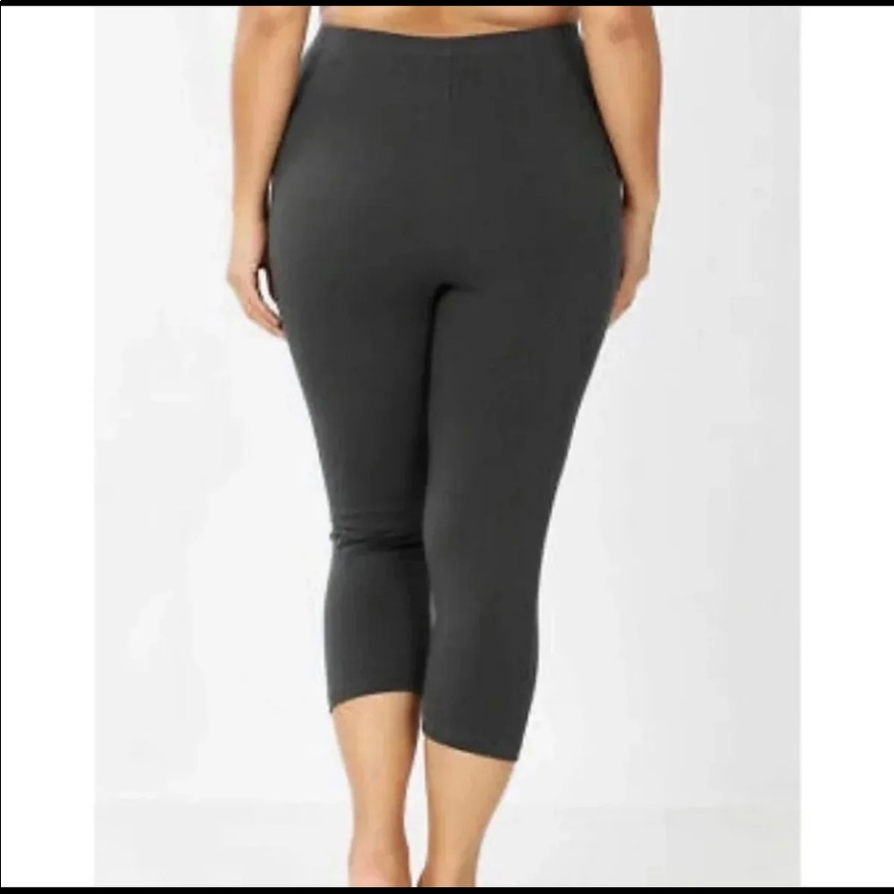 ZENANA
Premium Cotton Blend Classic Capris Length Leggings - Picture 2 of 3